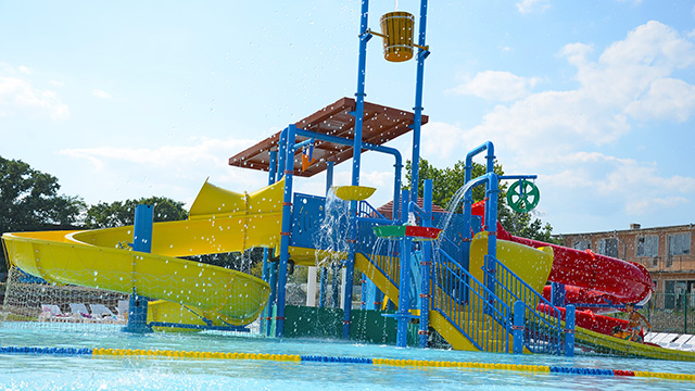 Children’s water play system with 5 platforms