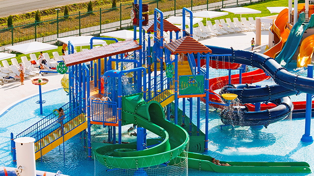 Water play system with 6 platforms